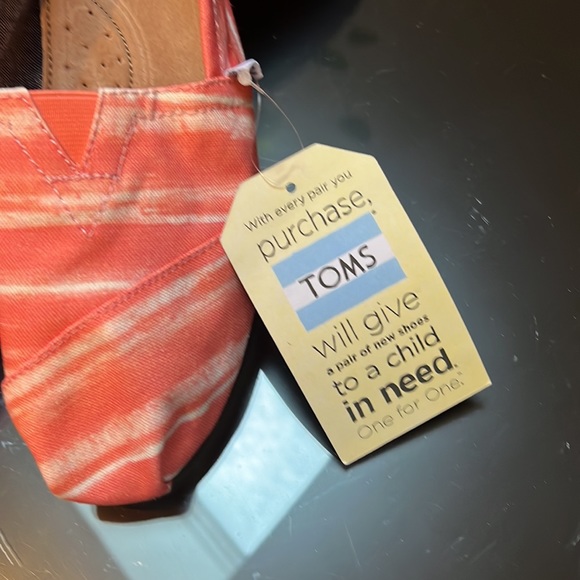 NWT Toms 8.5 - Picture 3 of 5
